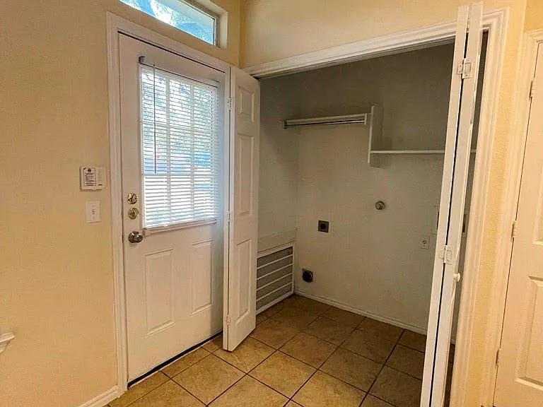 251 Utterback #B — Photo 12