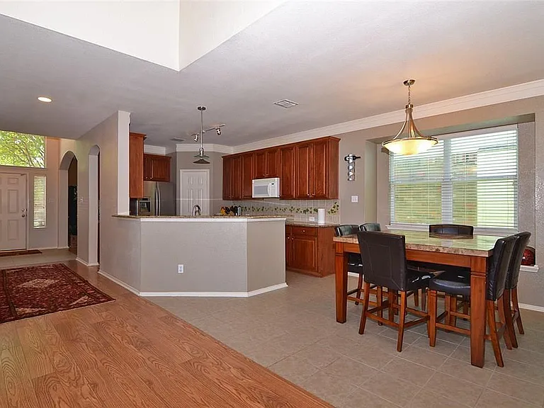 4401 Caledonia Creek Ln — Photo 3