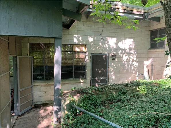 757 City Lake Rd, Hillsboro, IL 62049