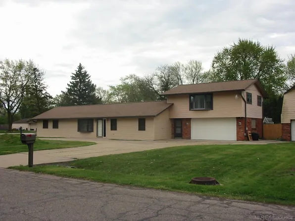 21080 Wendell St, Clinton Township, MI 48036