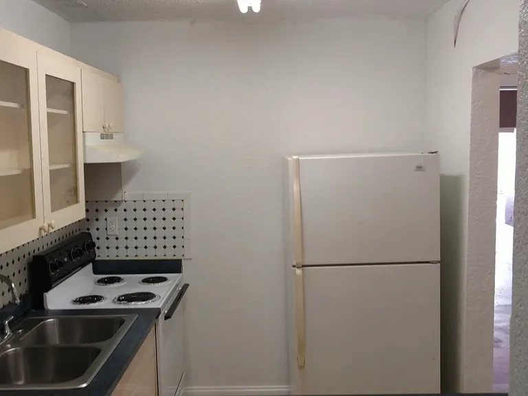 652 NW 3rd St #103 — Photo 7