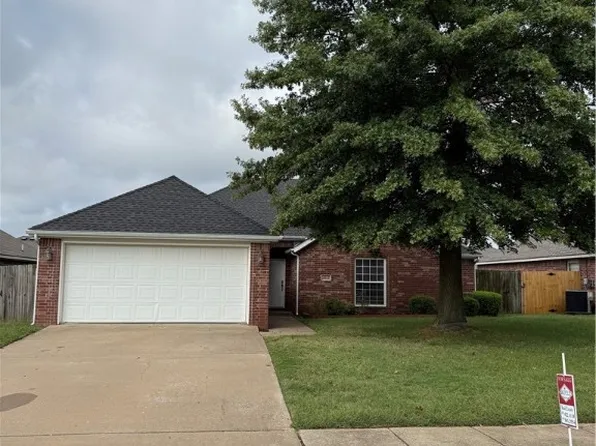 6012 S 36th St, Rogers, AR 72758