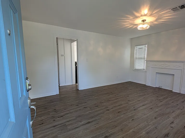 2304 NW 31st St — Photo 2