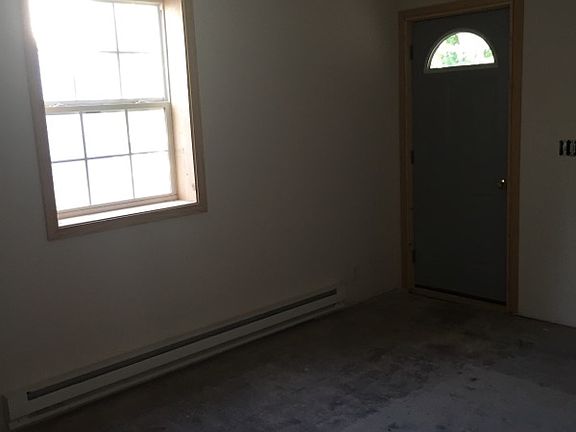 Main living w/entry door