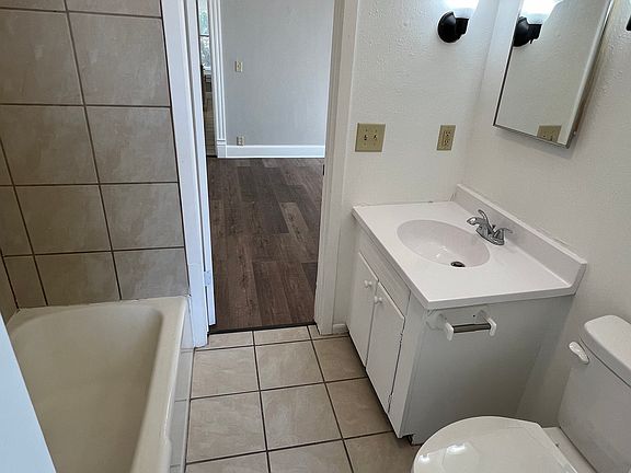 4th image of 917 Mulberry Ave APT 2