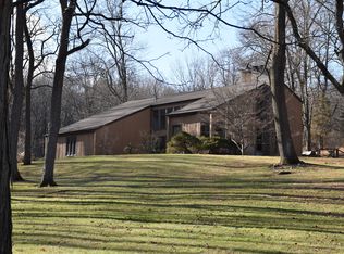 99 Country Acres Dr, Hampton, NJ 08827