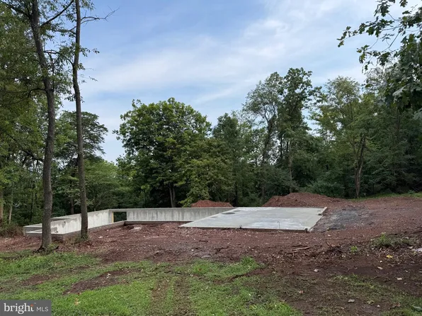 Grove Heights Rd, Berkeley Springs, WV 25411