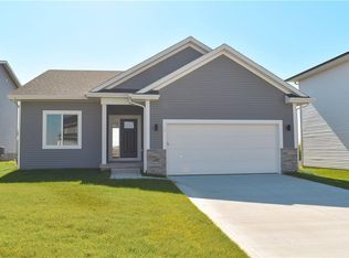 15122 Deerview Dr, Urbandale, IA 50323