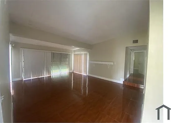3170 NW 4th St — Photo 2