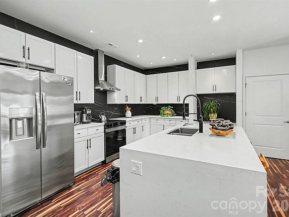 4th image of 630 Calvert St #1101
