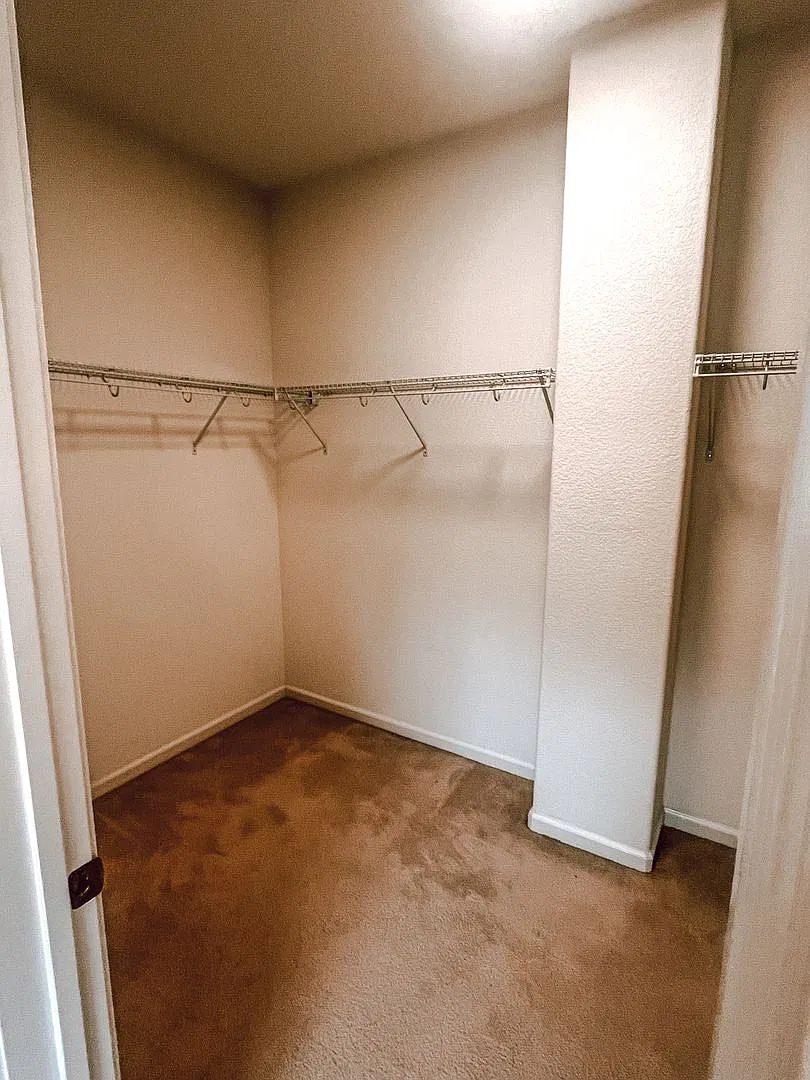 Executive Home in Dublin Available! — Photo 3