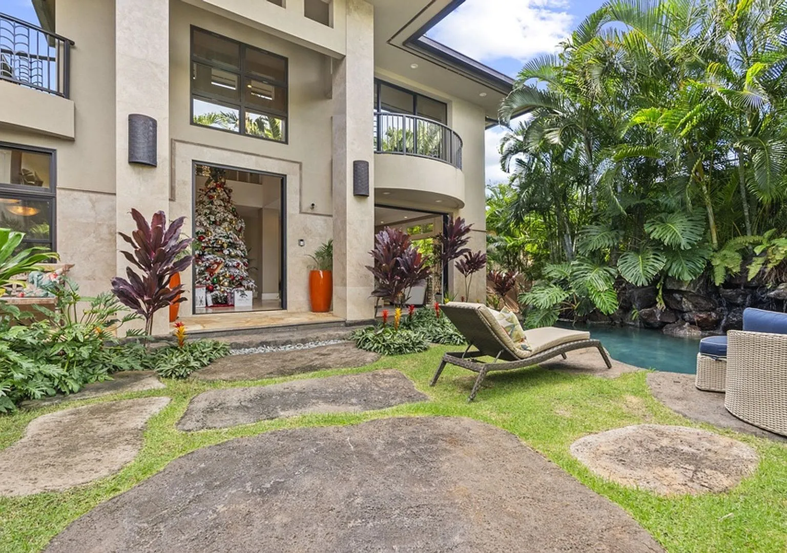 Pili Pono: Exclusive 5BR Estate w/ Pool, Spa & Panoramic Ocean Views — Photo 4