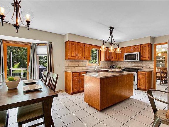 4th image of 735 Queens Gate Cir