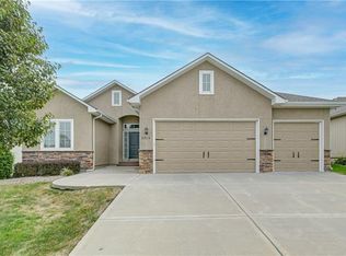 2013 Creek View Ln, Raymore, MO 64083