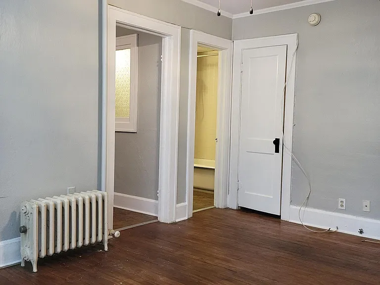 250 11th Ave NE #3 — Photo 4