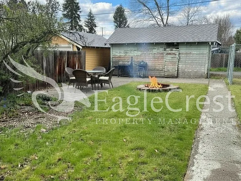 613 Locust St — Photo 3