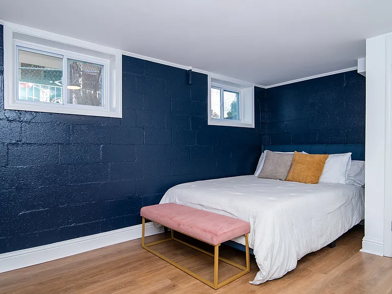 Primary Bedroom with Queen size bed.