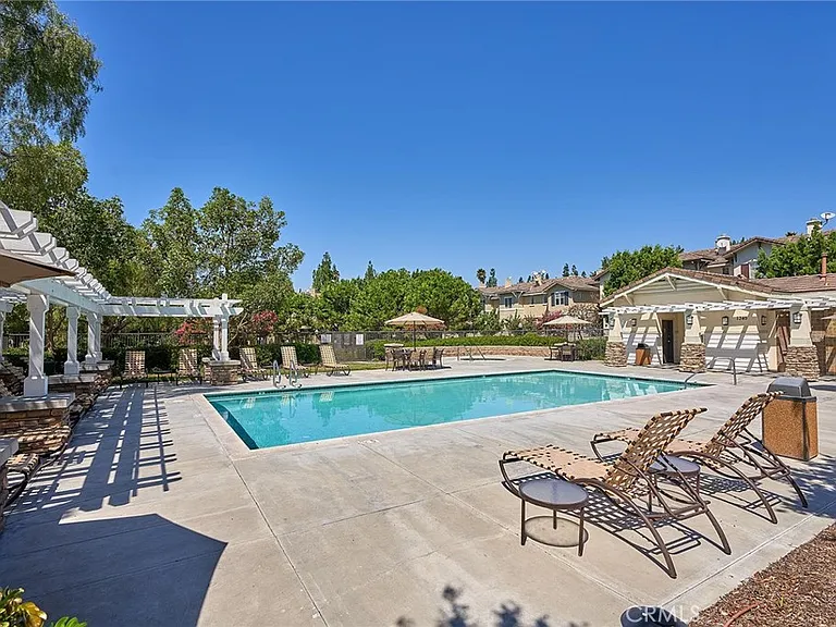 1139 Elfstrom Dr — Photo 36