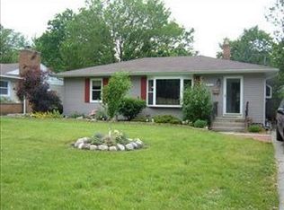 8338 Kooy Dr, Munster, IN 46321