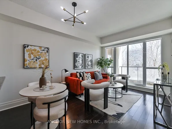 57 Upper Duke Cres #210, Markham, ON L6G 0B9