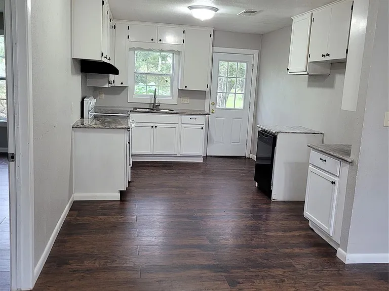 822 Retama St — Photo 10