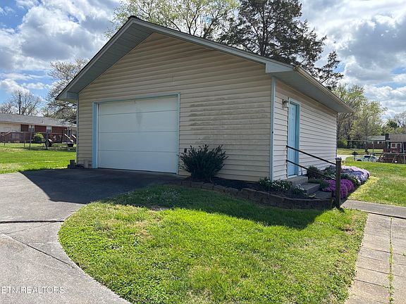 3rd image of 308 Tracer Ln