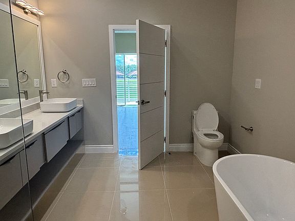 3rd image of 1863 Brentwood Ct