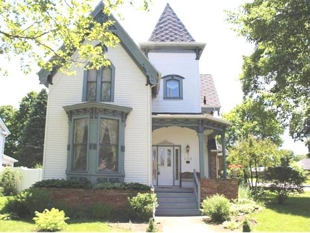 1st image of 102 E Pottawatamie St