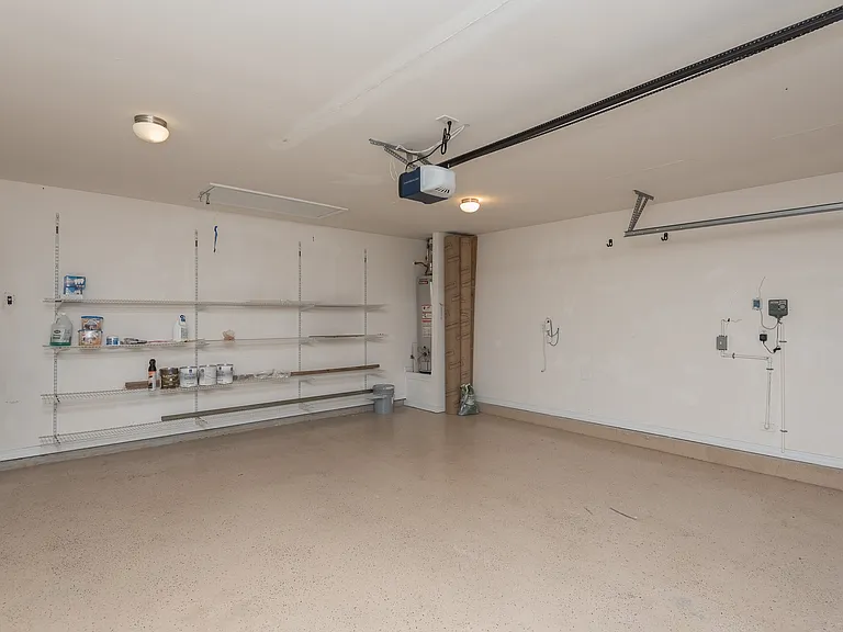 8770 Kennedy Dr — Photo 30