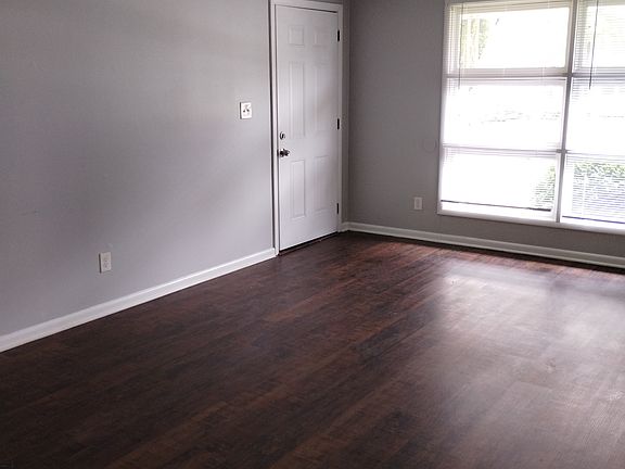 3rd image of 2121 Ben Hill Rd #B