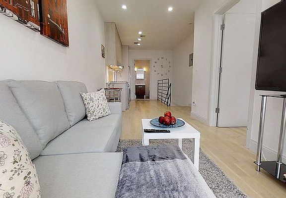 4th image of 664 Jefferson Ave APT 1A
