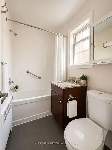 1365 Bayview Ave #1A — Photo 5