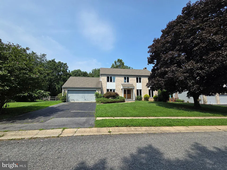 212 Fairhill Dr