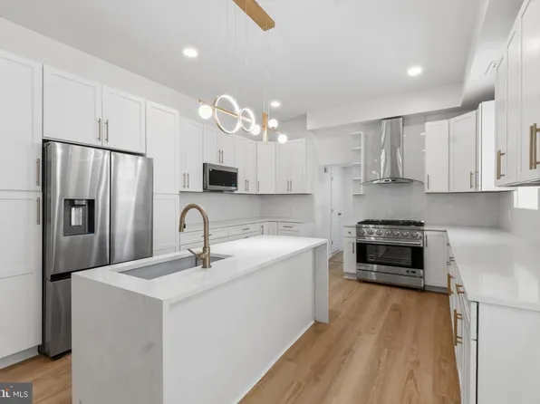 83 W Sharpnack St, Philadelphia, PA 19119