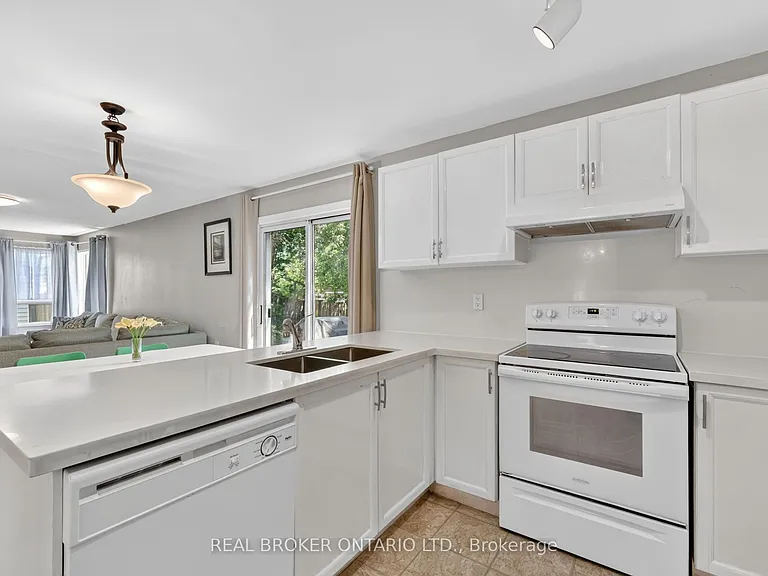 1895 Applewood Ave #UPPER — Photo 9