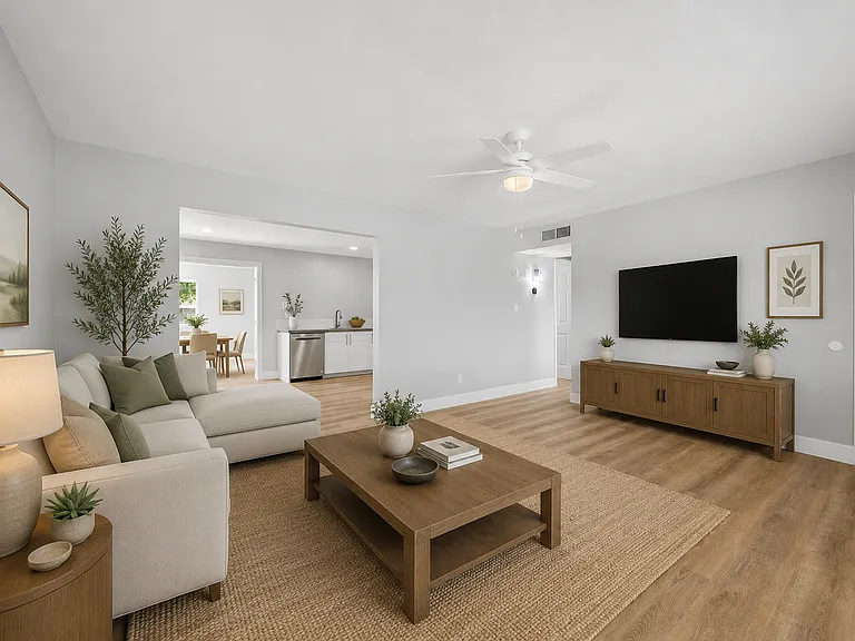 2340 E Isabella Ave — Photo 2