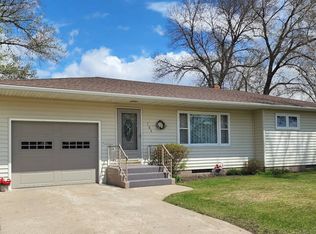 106 10th St SW, Rugby, ND 58368