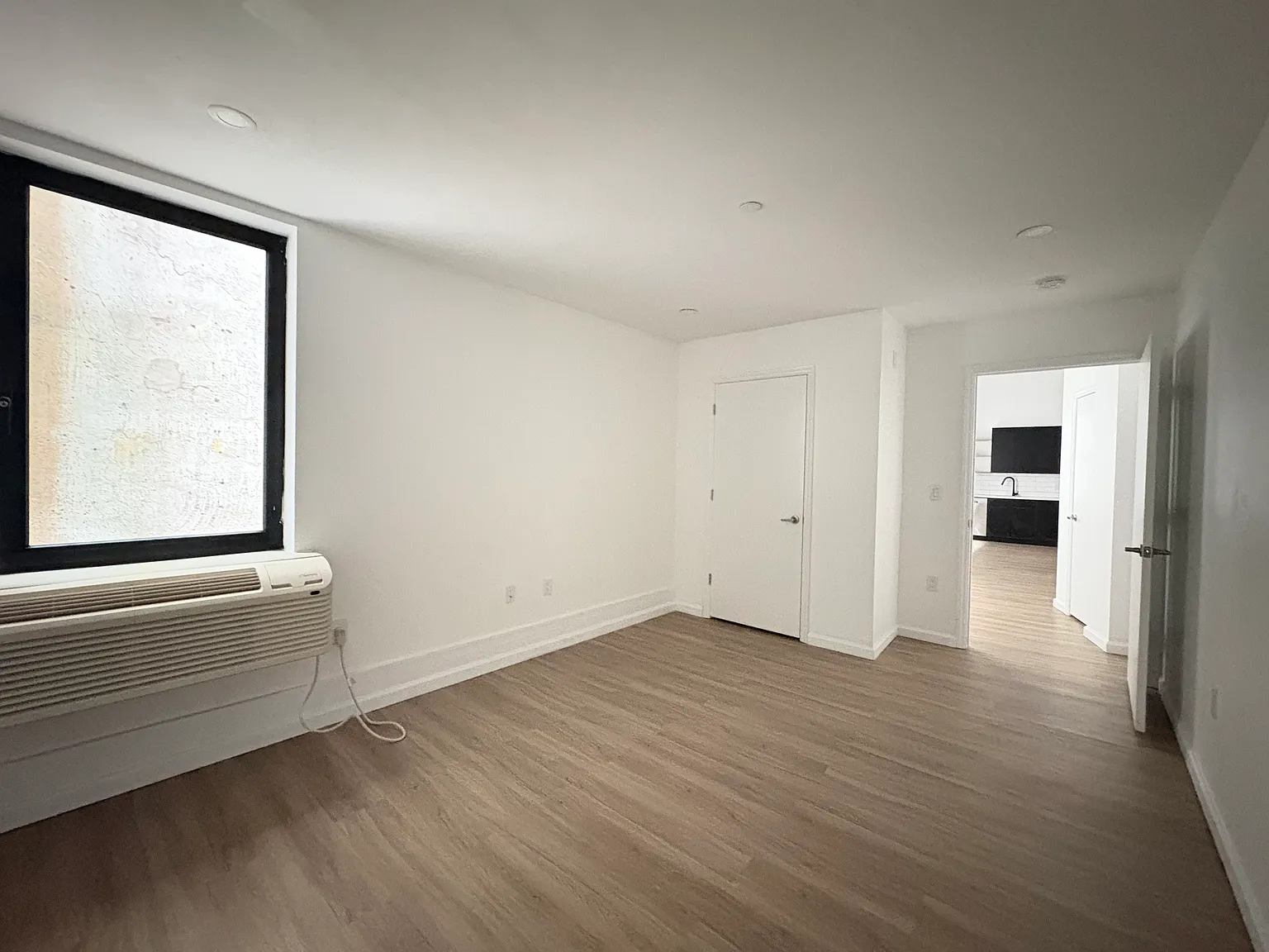 2 bed, 800 sqft, $3,100 — Photo 2