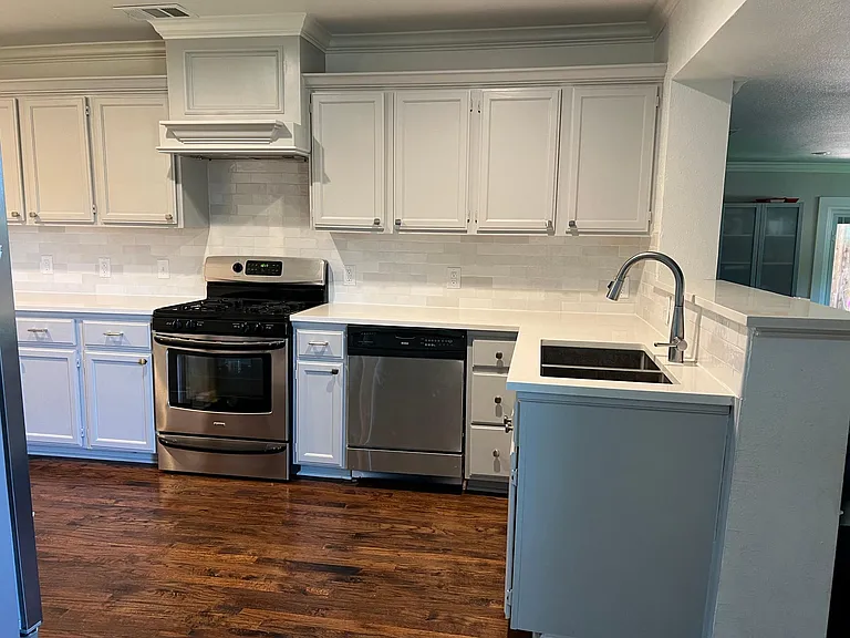 3704 Seguin Dr — Photo 3