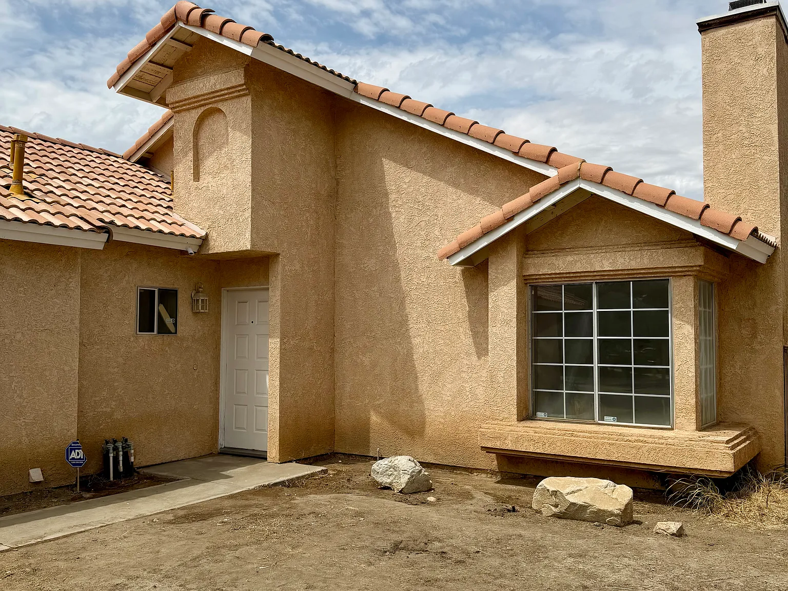 3 bed, 1127 sqft, $2,600 — Photo 2