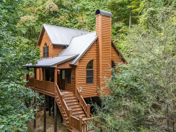 4275 Parkside Village Dr, Sevierville, TN 37862