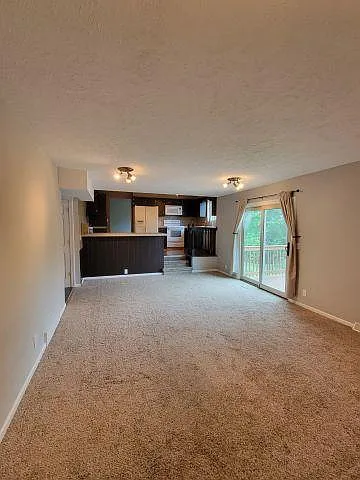 3 bed, 2257 sqft, $2,300 — Photo 2