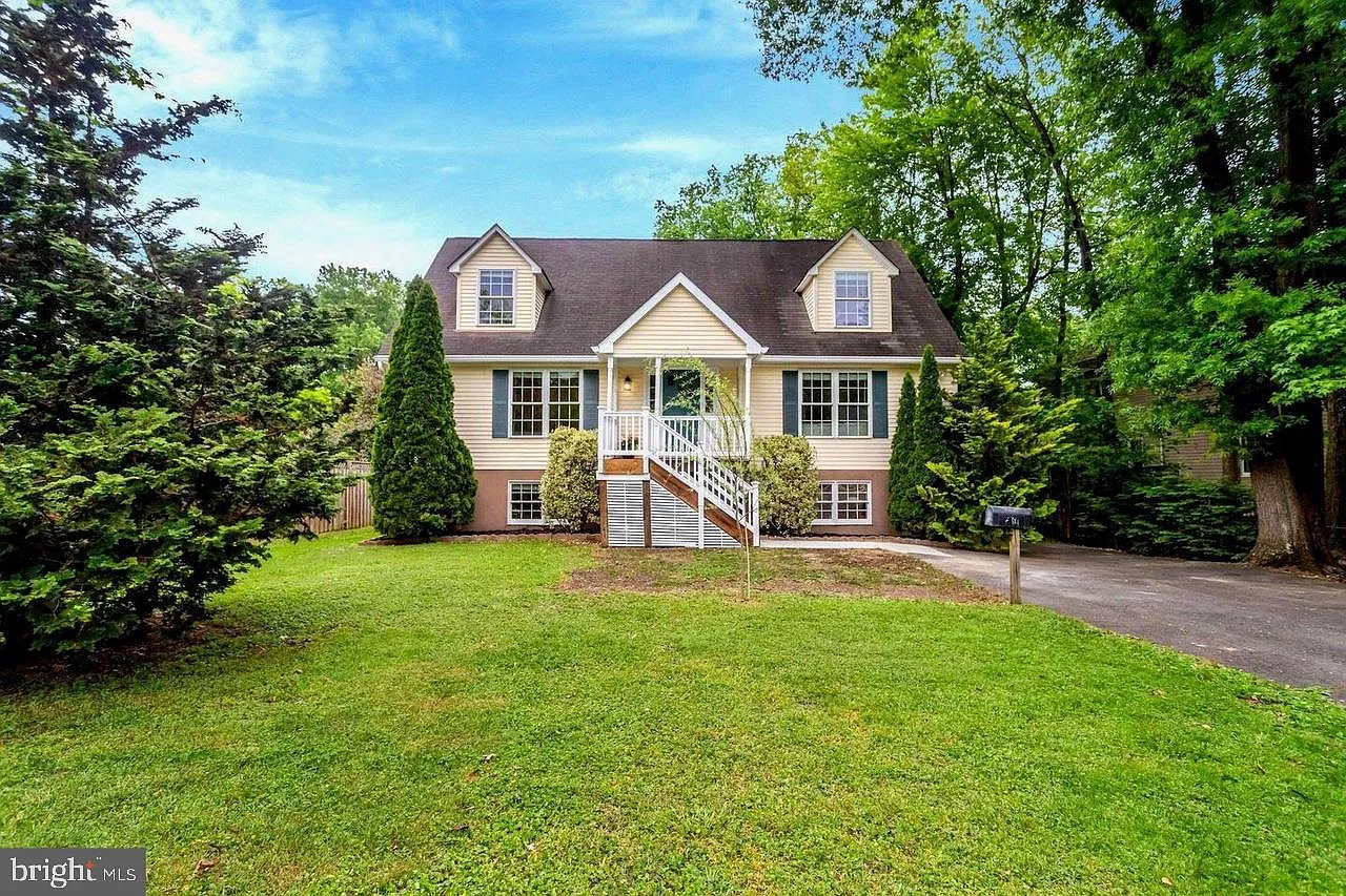 6 bed, 3400 sqft, $5,300 — Photo 1