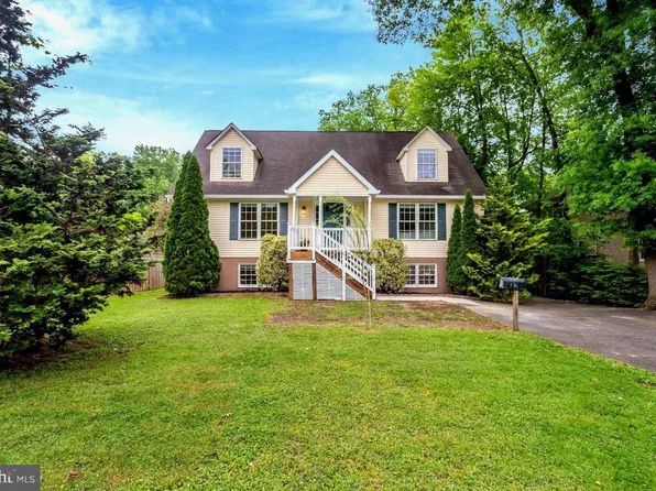 6703 Oak Dr, Alexandria, VA 22306