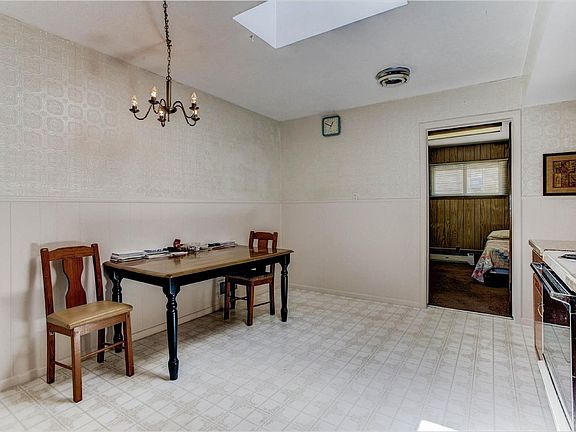 5th image of 1301 W Alys Pl