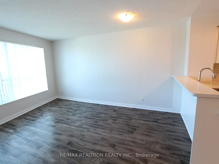 36 Lee Centre Dr #2906 — Photo 11