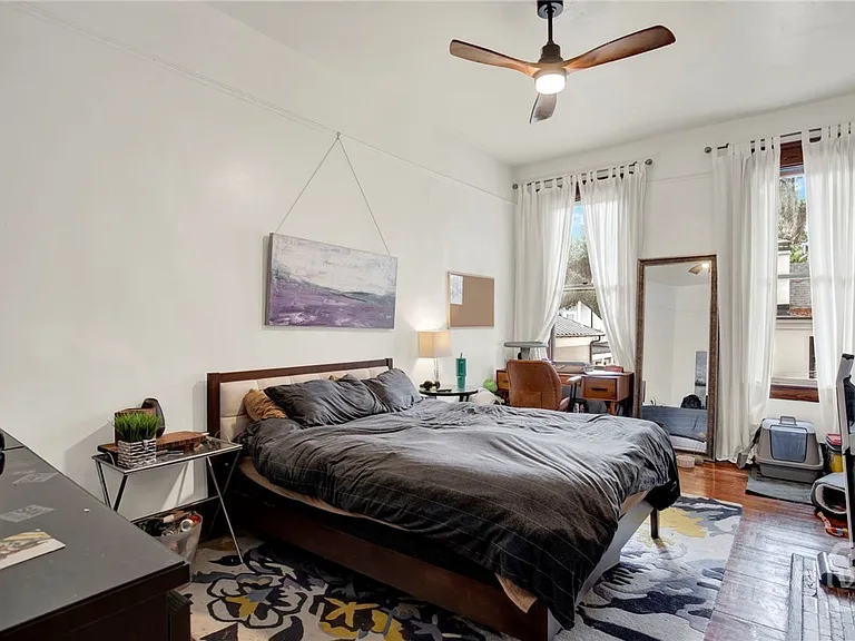 114 W Waldburg St — Photo 22