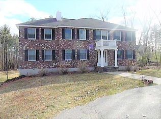 5 Robinhood Rd, Tyngsboro, MA 01879