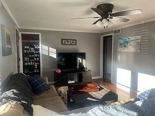 4th image of 21 S Randall Ave