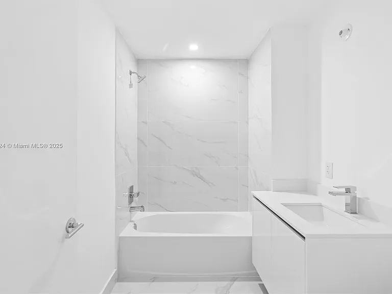 700 NE 24th St — Photo 14